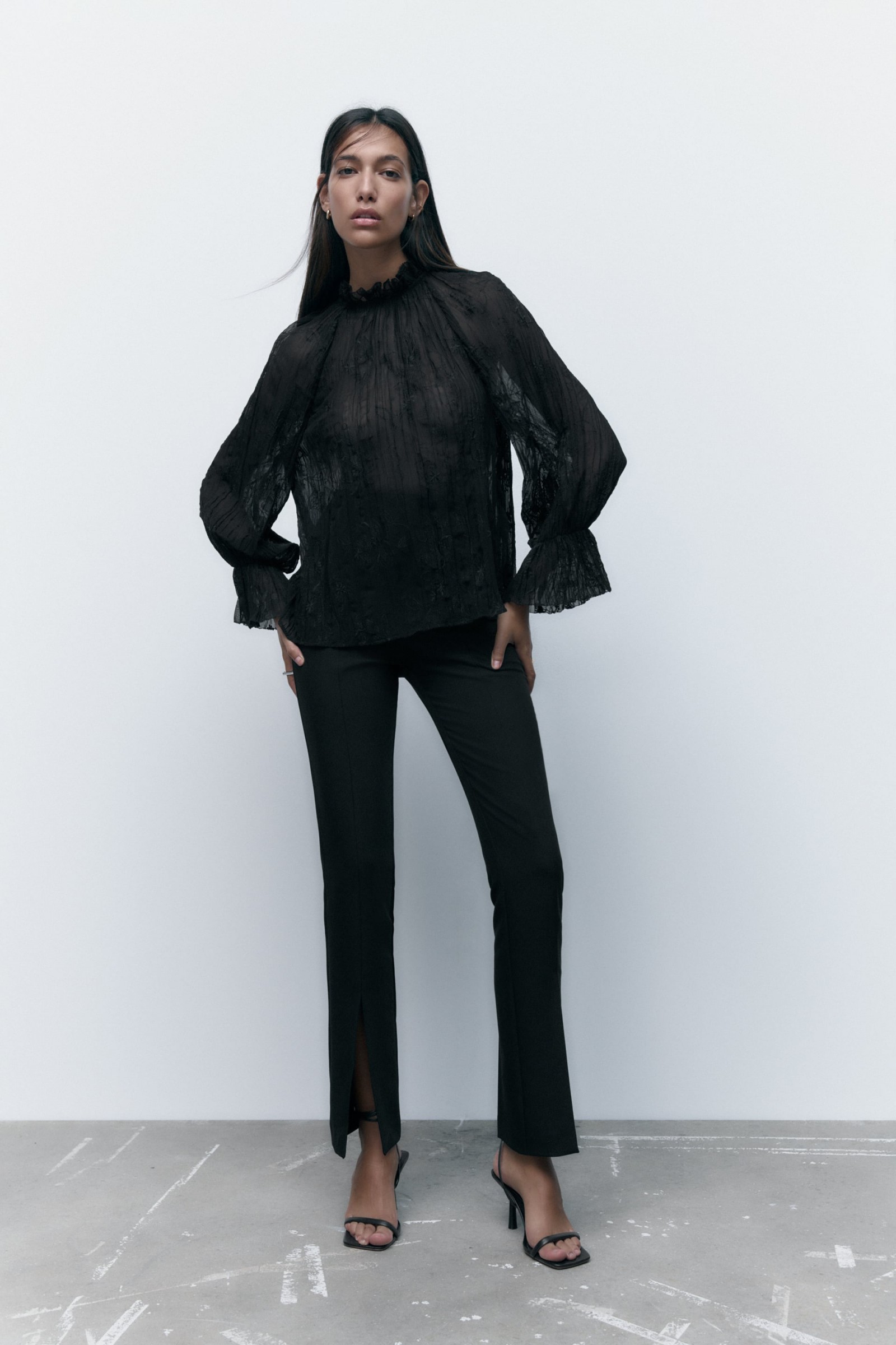 ÁO VẢI XUYÊN THẤU THÊU HOẠ TIẾT