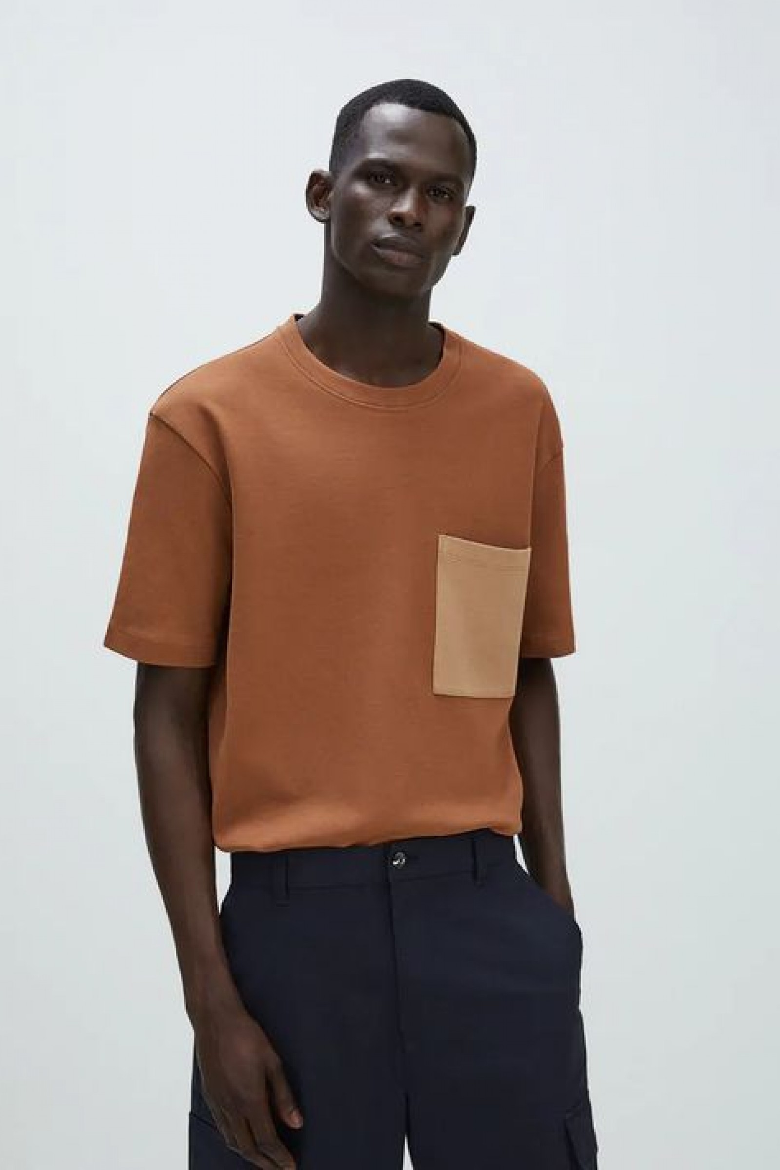 ÁO THUN NAM NÂU CÓ TÚI